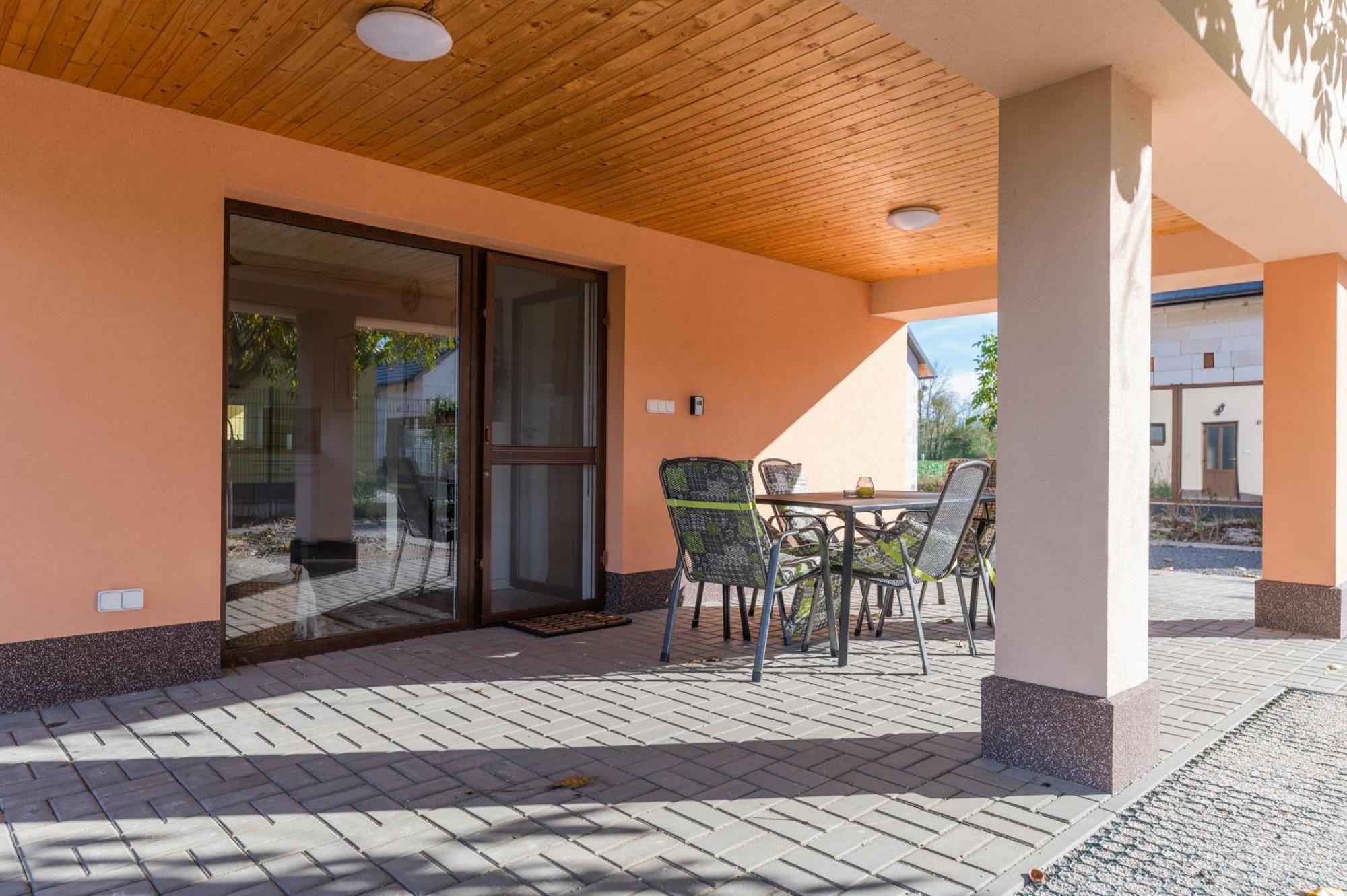 Rekreacni Dum U Jezer, Milovice 6 Villa Buitenkant foto